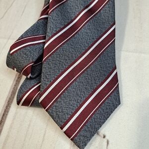 Banana Republic Gray and Red Classic SILK Tie